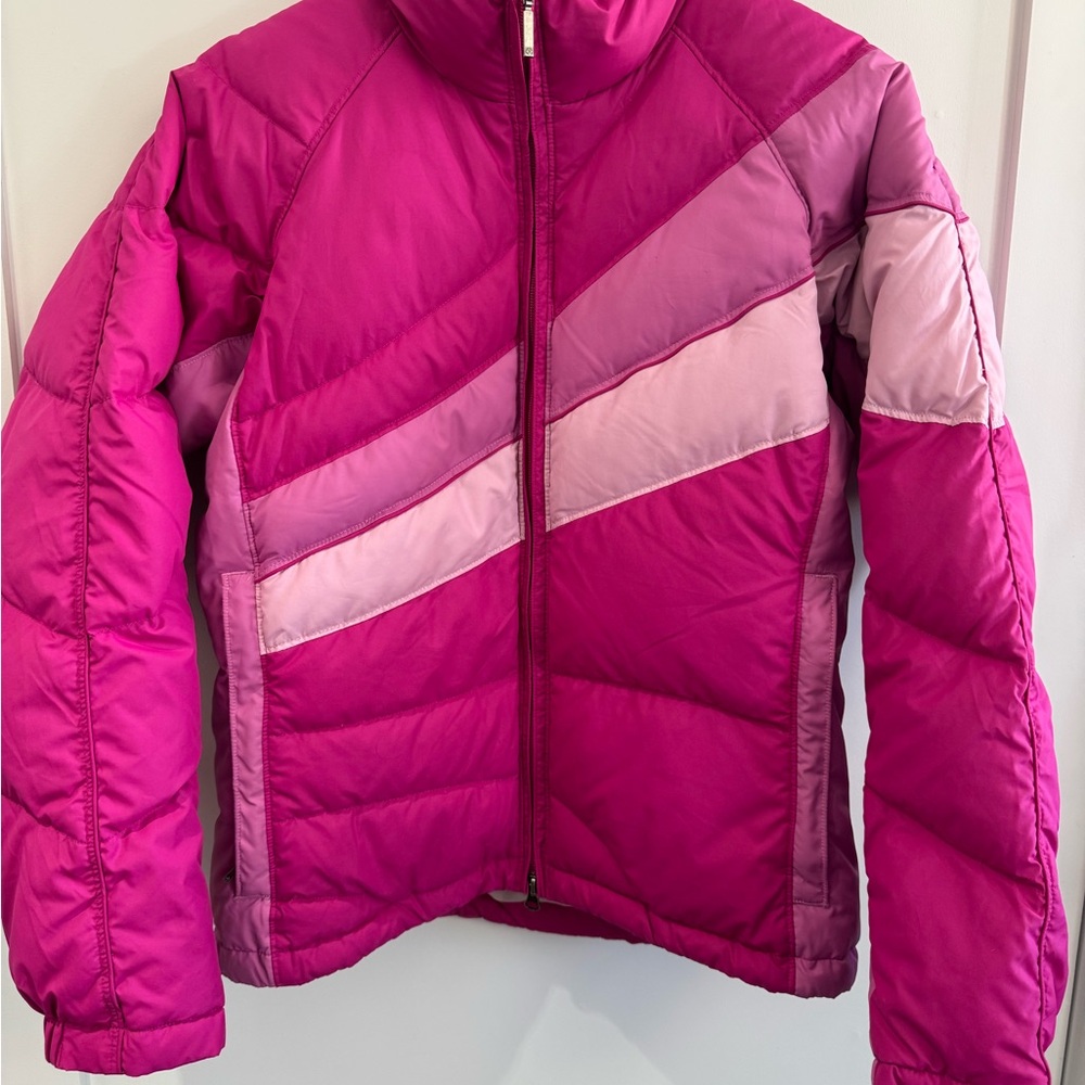 “Vintage-like” Columbia Pink Puffer Ski & Snow Jacket with Color Block Design